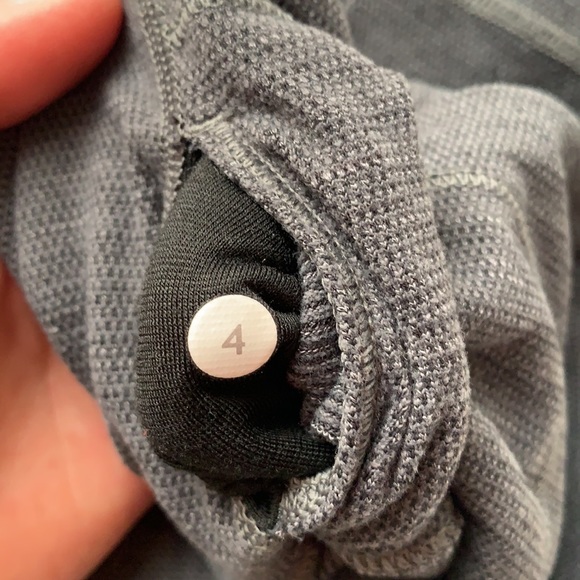 Lululemon heather gray Capri leggings size 4 - Picture 3 of 3